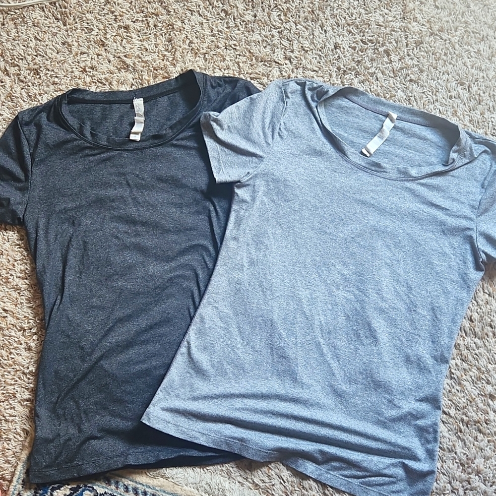 Lululemon size 6 Tees